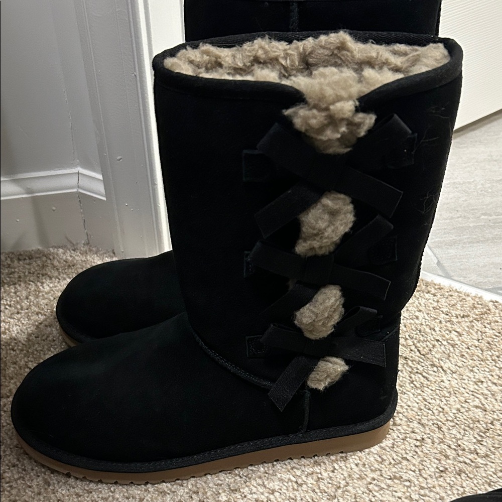 Koolaburra Black Winter Boots with Tan Fur Lining